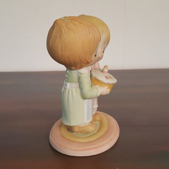 Vtg Betsey Clark "Hope Your Birthday Brings All Your Favorite Things" Figurine - Picture 4 of 8